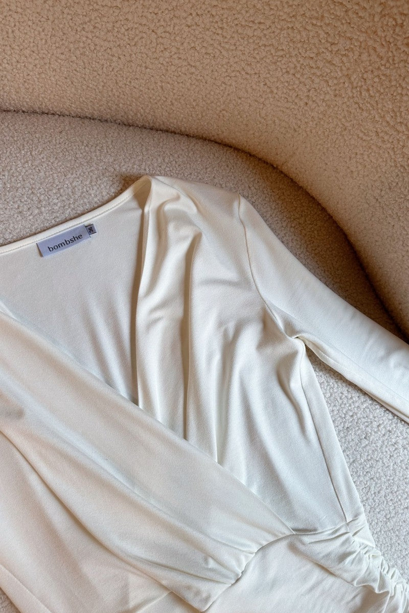 Elegancka bluzka kopertowa z mikromodalu śmietankowa