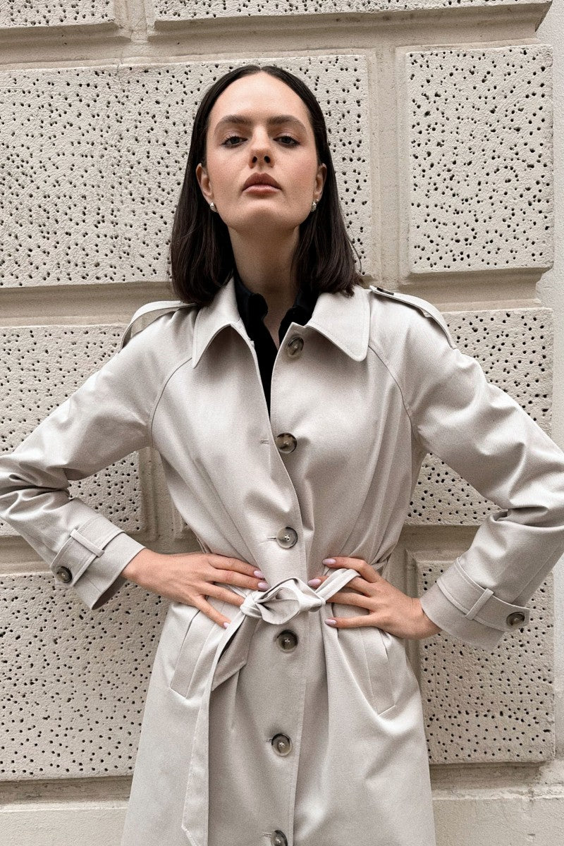 Jednorzędowy długi trencz jasny beżowy