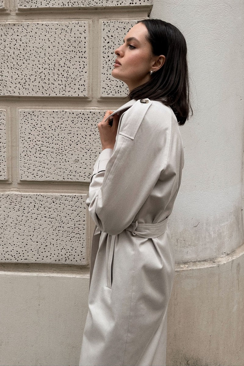 Jednorzędowy długi trencz jasny beżowy