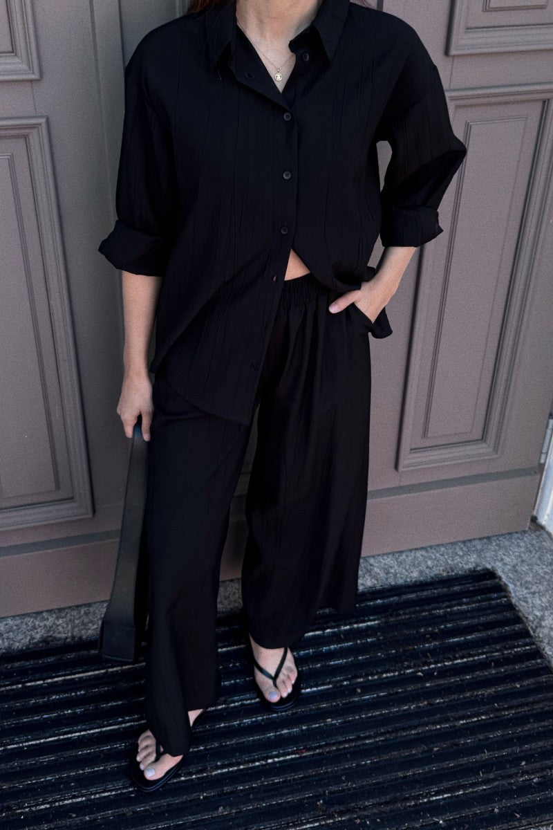 Koszula z kreszowanej wiskozy czarna