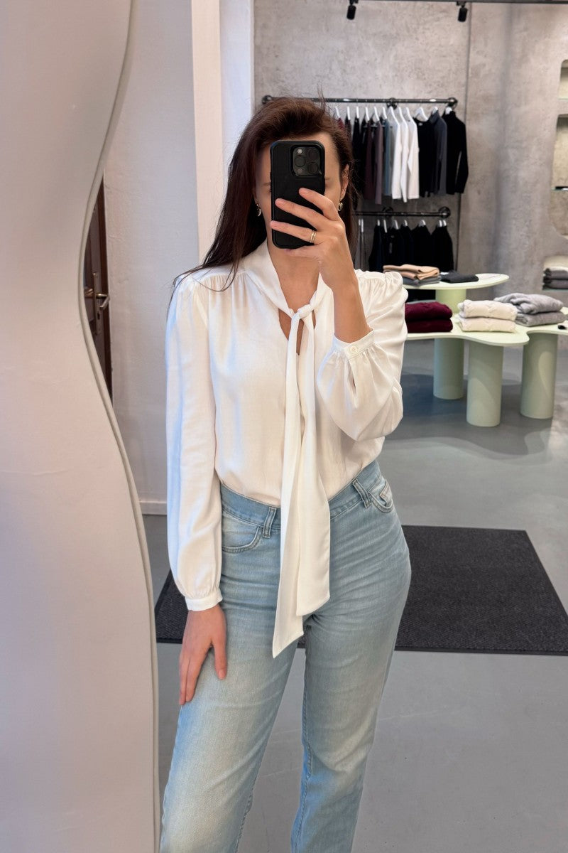 Koszula z wiązaniem biała