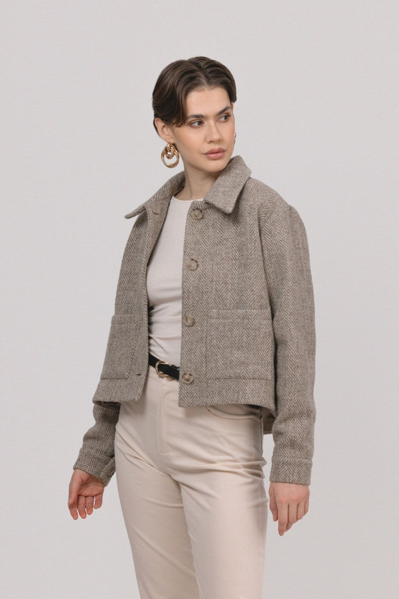 Krótka pudełkowa kurtka z wełny w jodełkę taupe