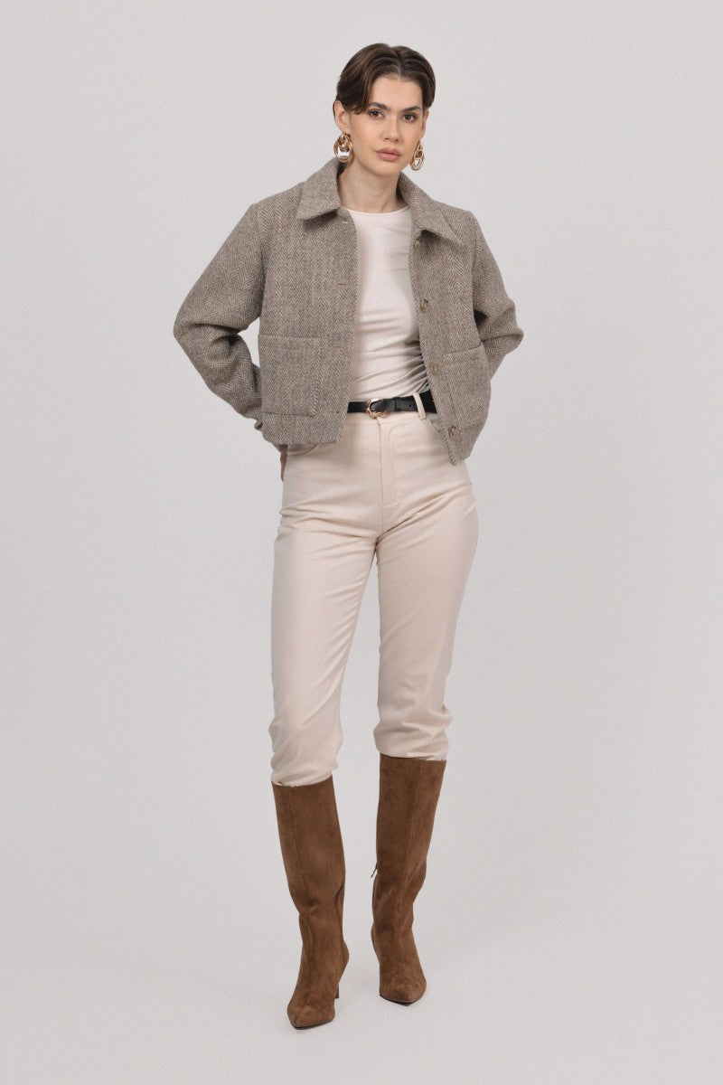 Krótka pudełkowa kurtka z wełny w jodełkę taupe