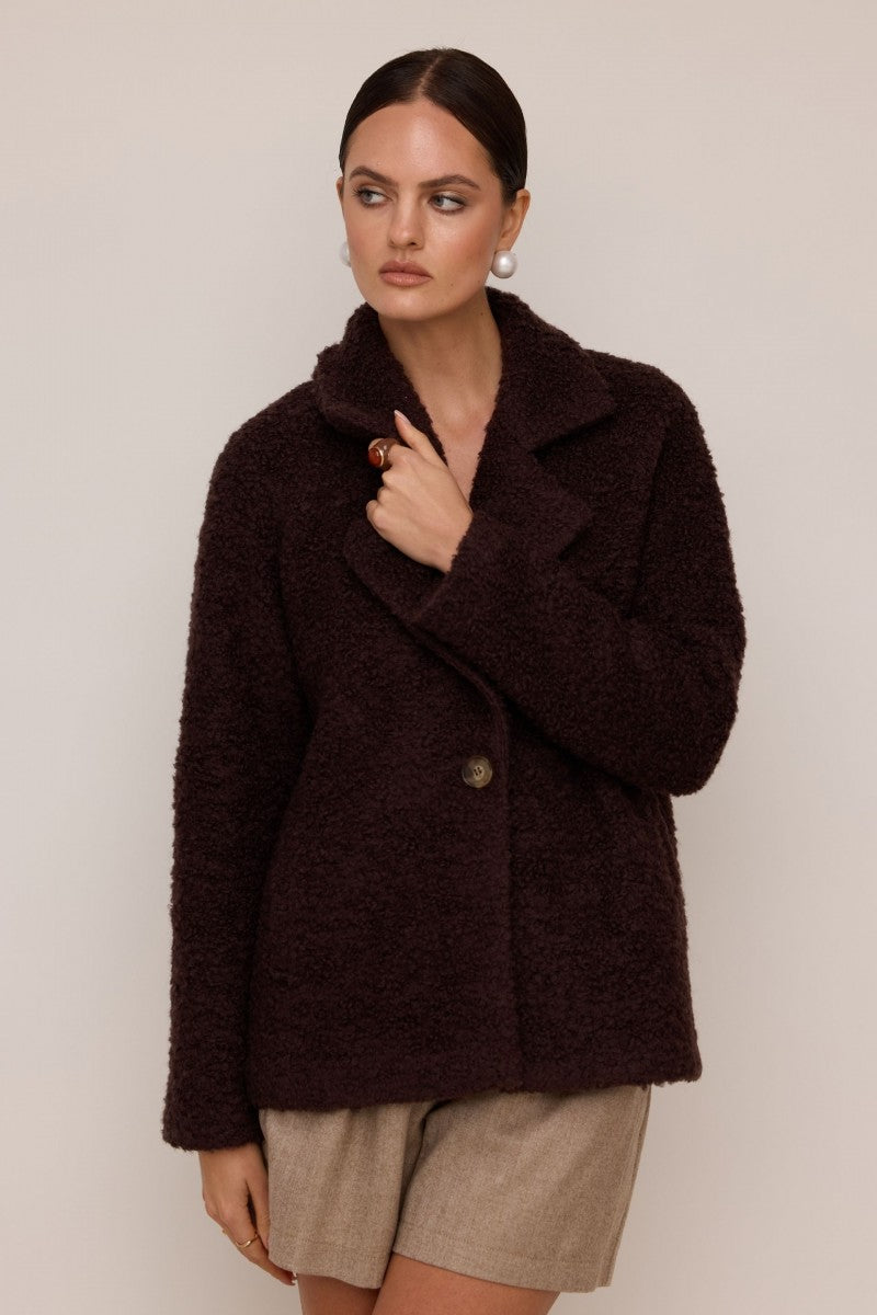 Kurtka o strukturze baranka brązowa