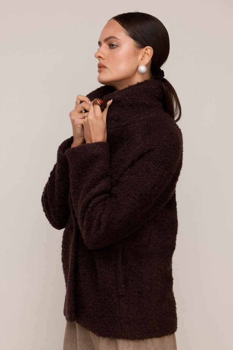 Kurtka o strukturze baranka brązowa