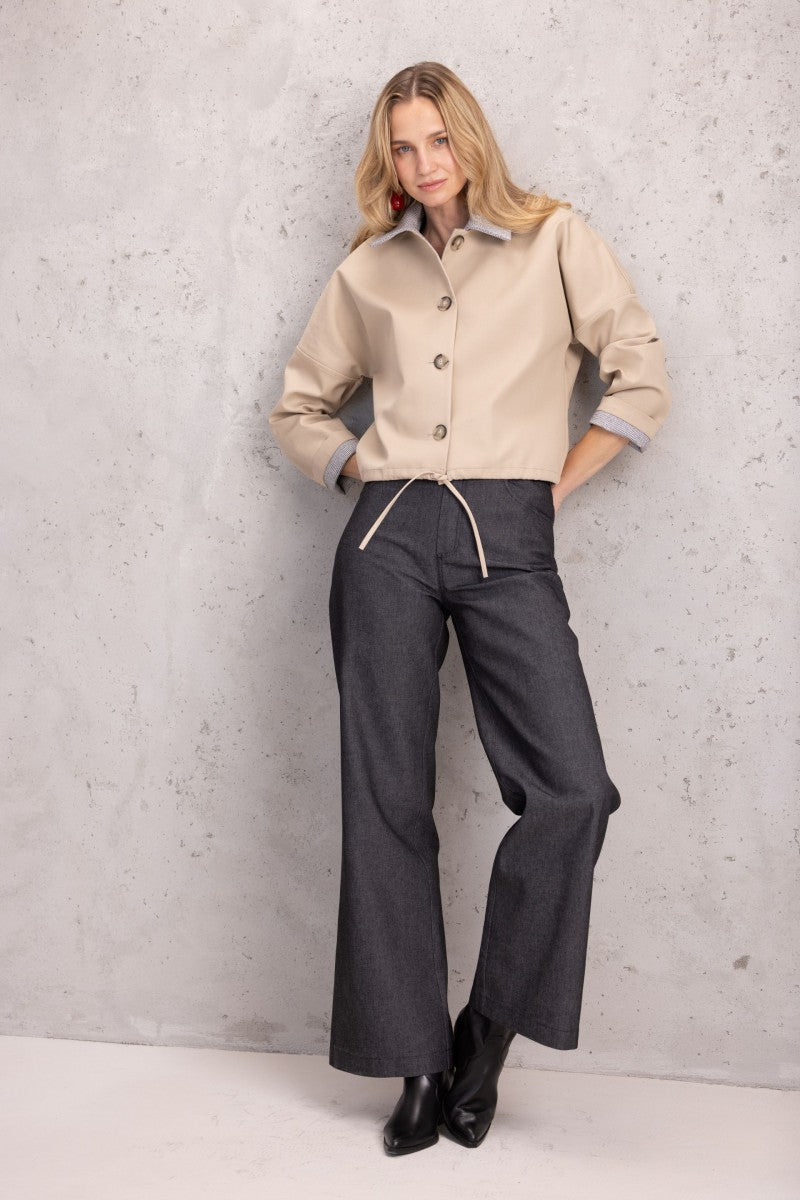 Kurtka typu trencz z kontrastowym kołnierzem czarny