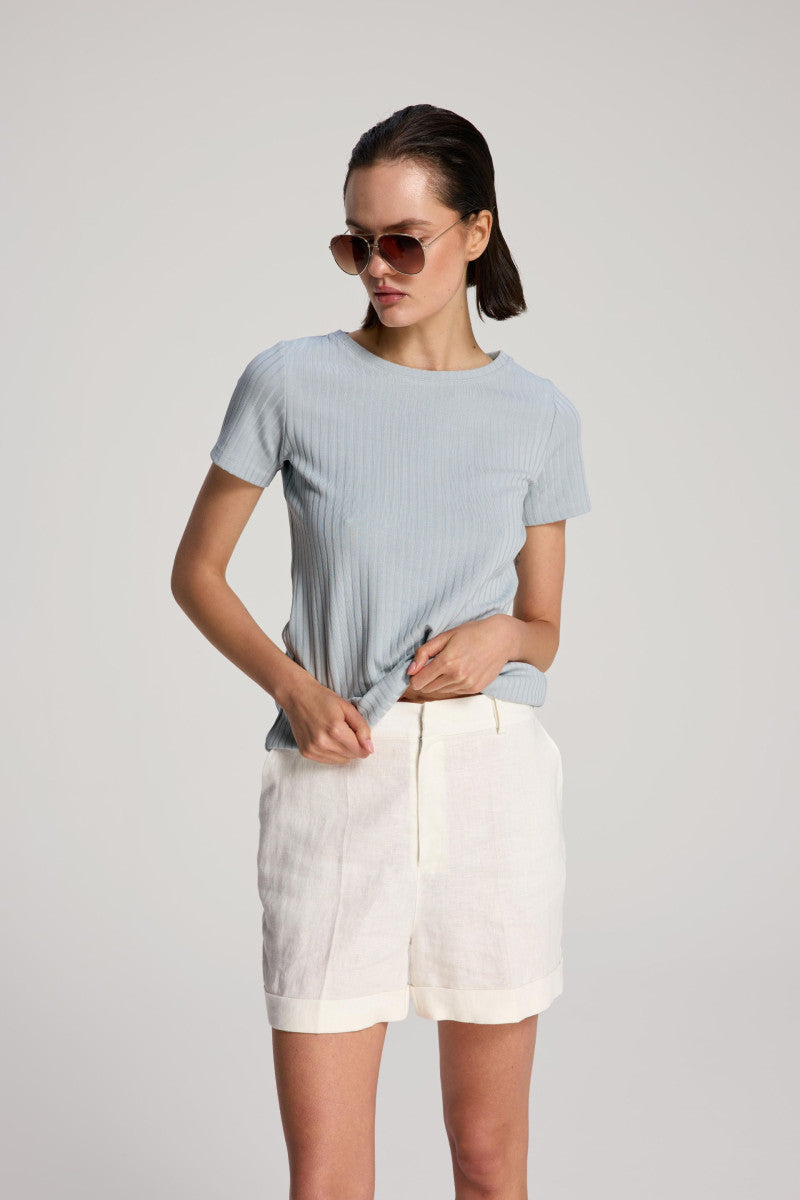 Lniane spodenki z mankietem białe