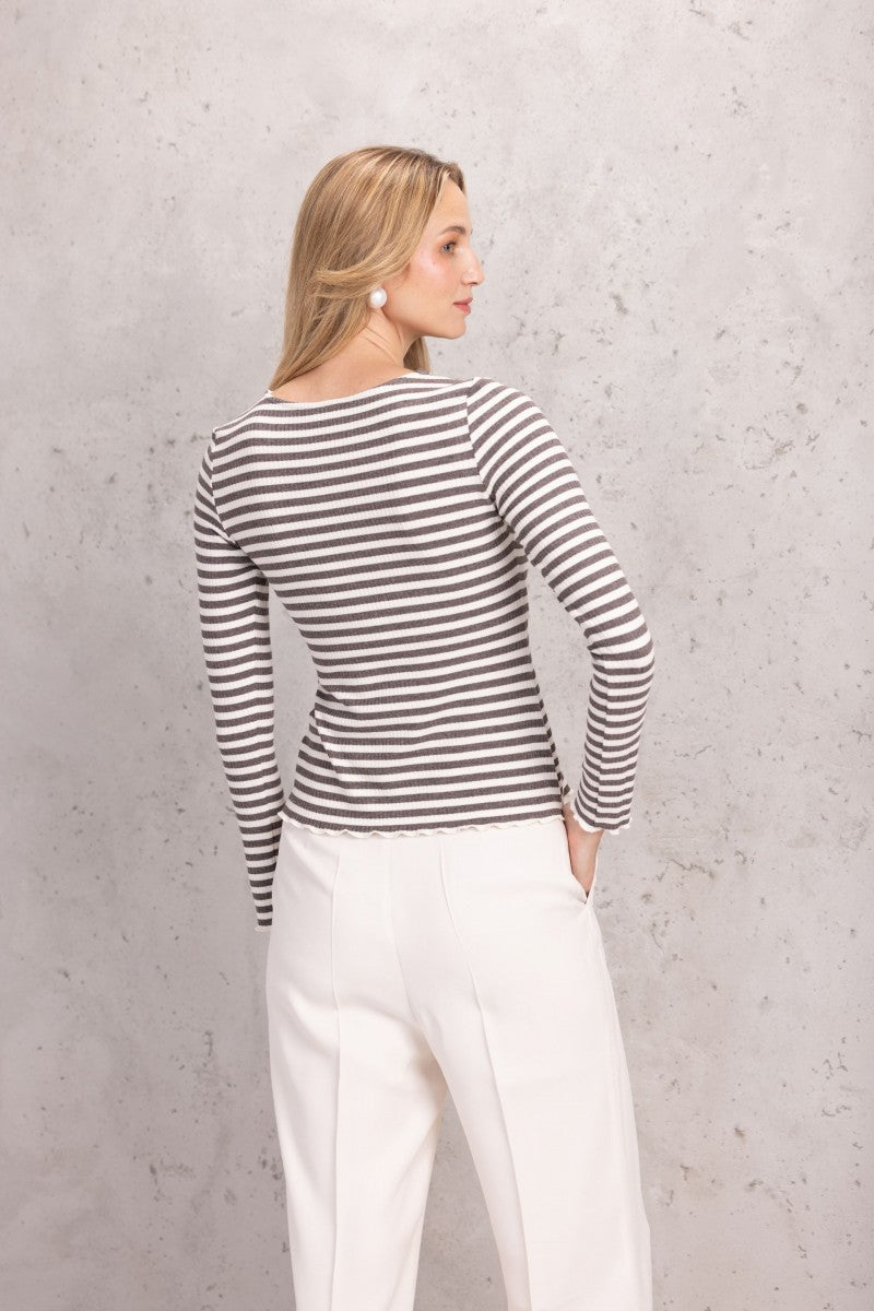 Longsleeve with a striped structure in white and beige
