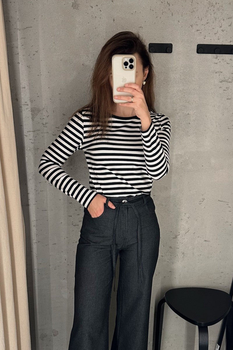 Longsleeve with black and white stripes