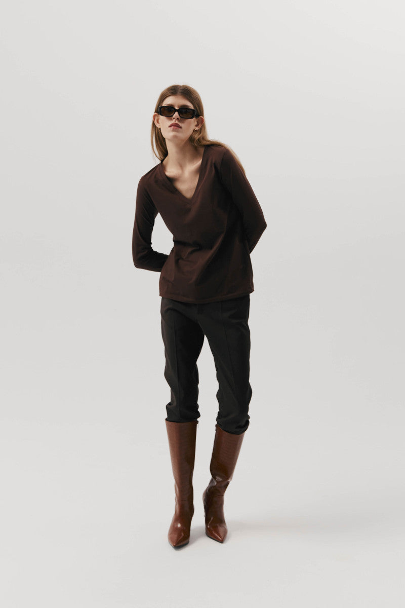 Longsleeve z dekoltem typu v czarny