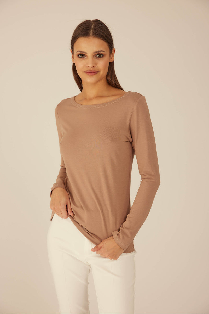 Longsleeve with a boat neckline cappuccino