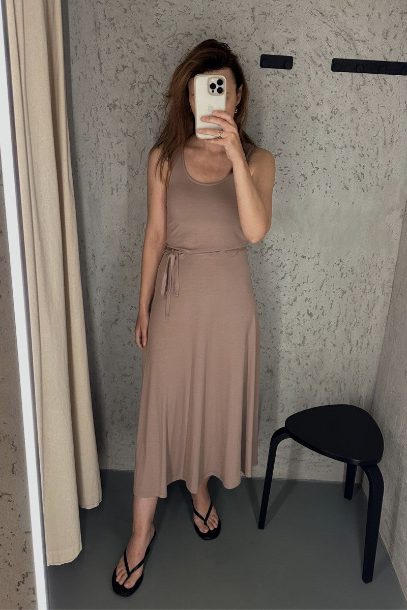 Loose maxi dress with additional belt mocha
