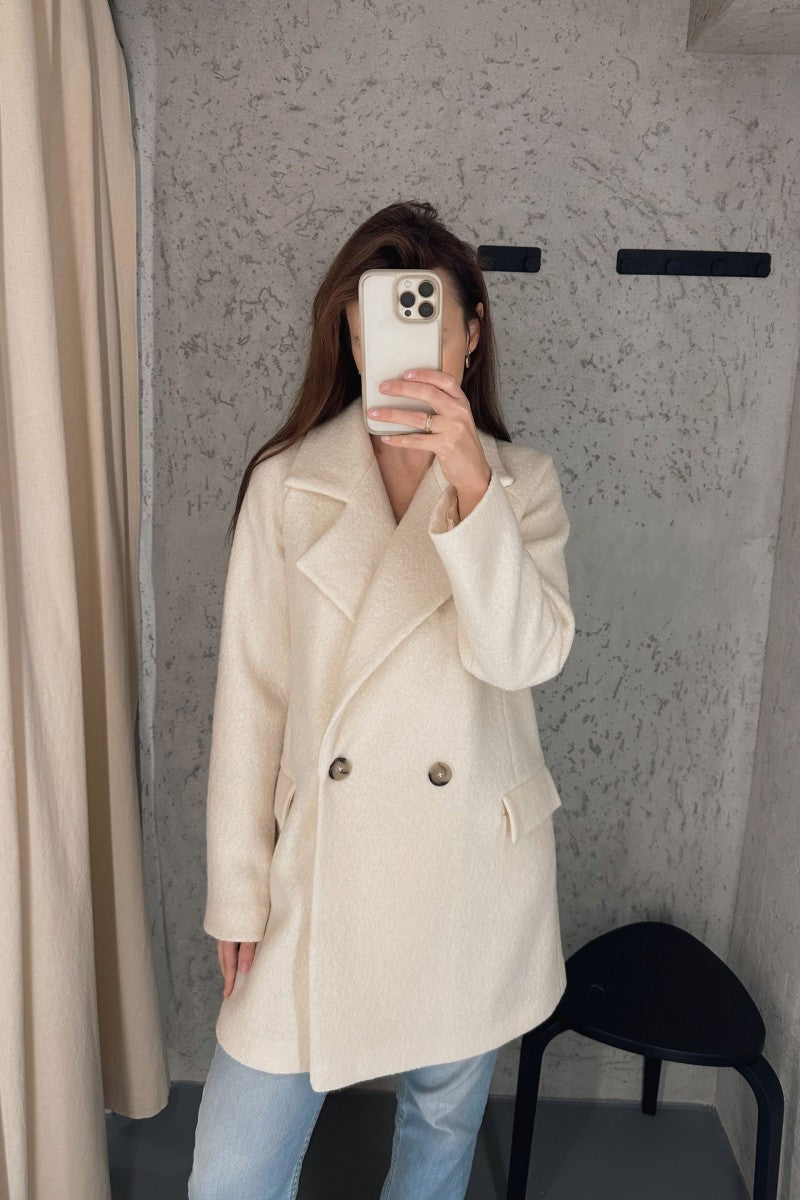 Płaszcz z wełny merino boucle śmietankowa