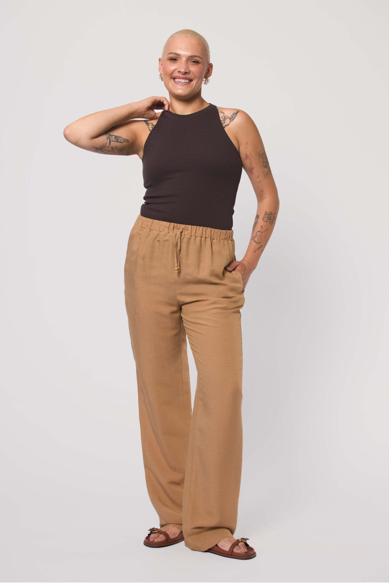 Proste spodnie z rayonu i lnu z wiązaniem karmelowe