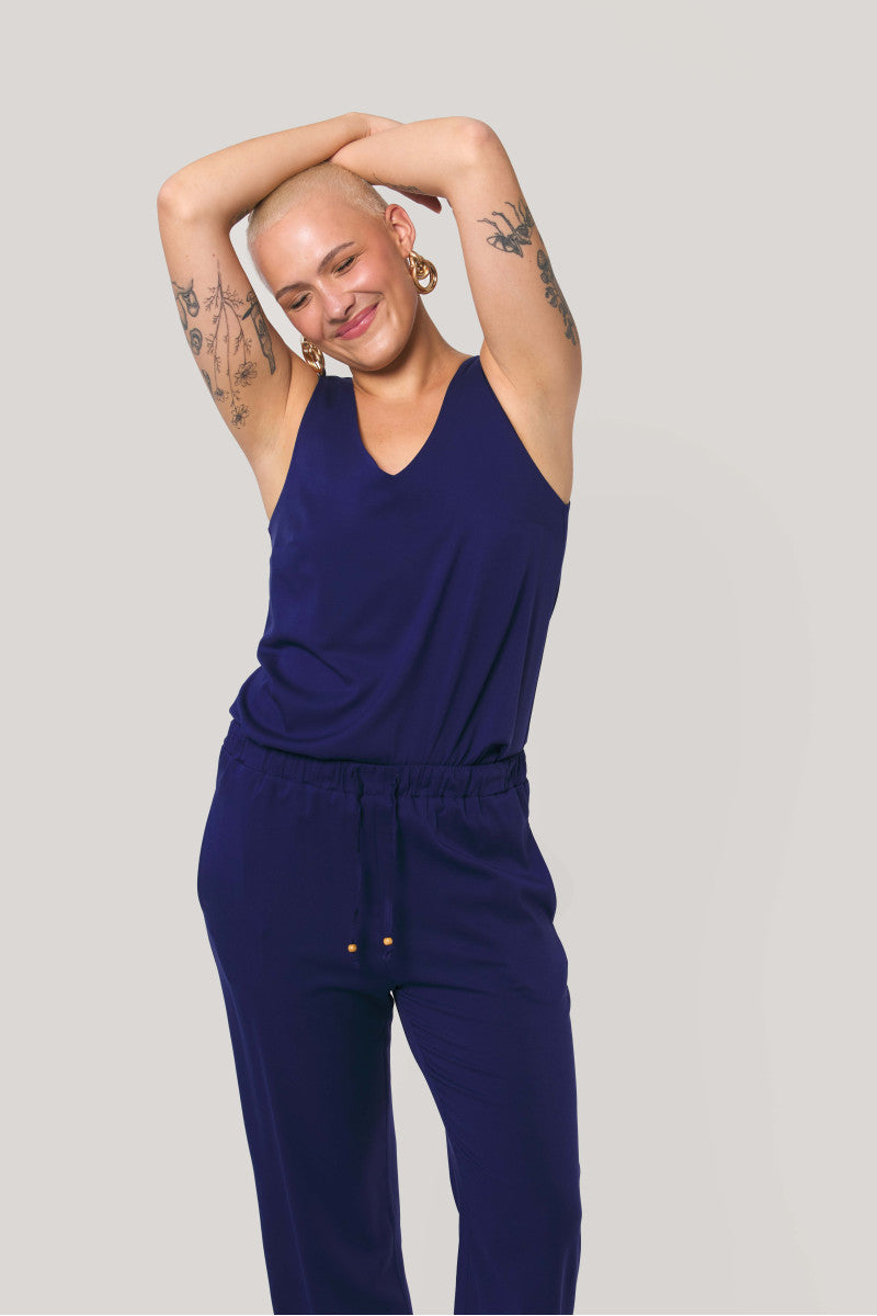 Proste spodnie z wiskozy z wiązaniem granatowe