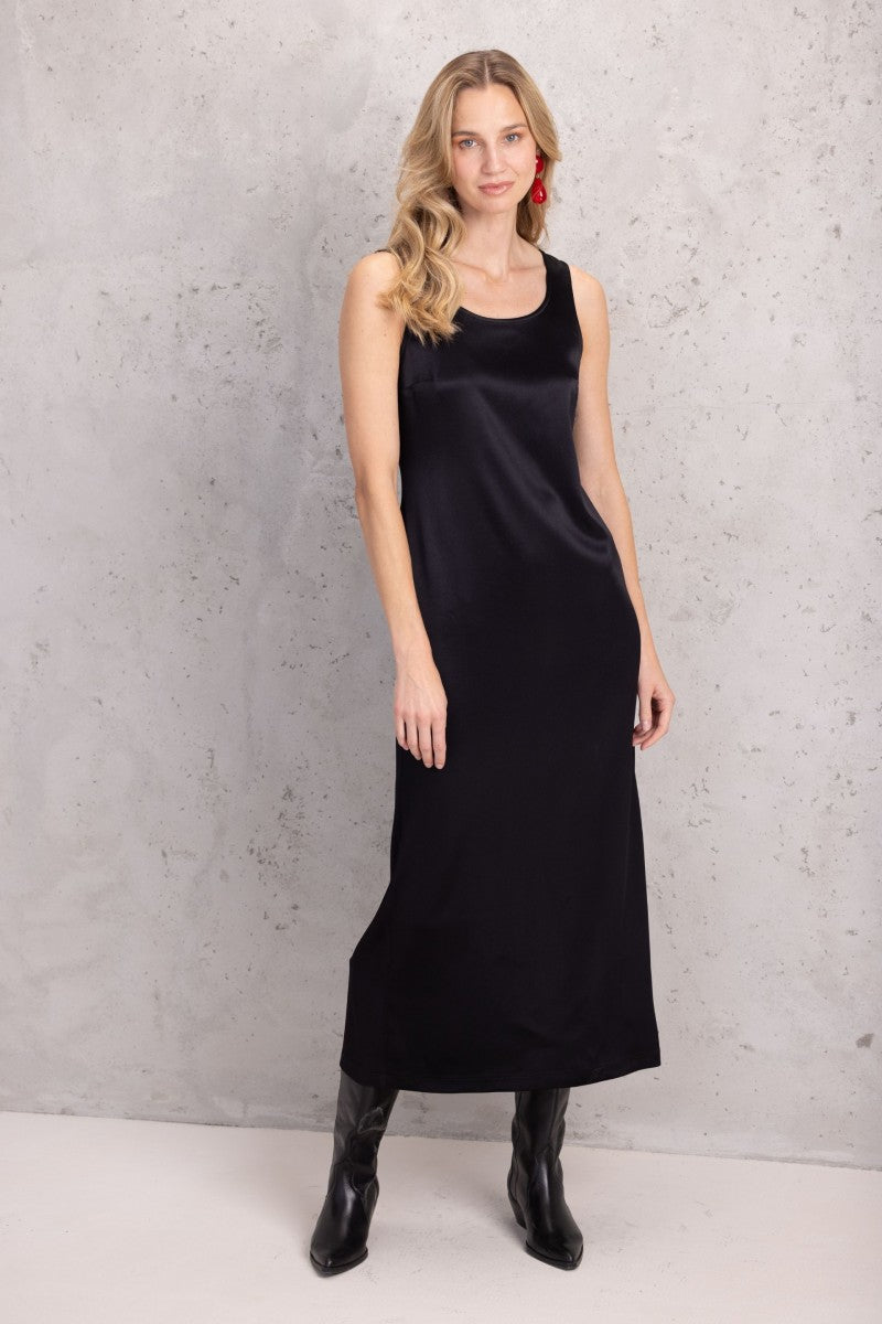 Satynowa sukienka czarna