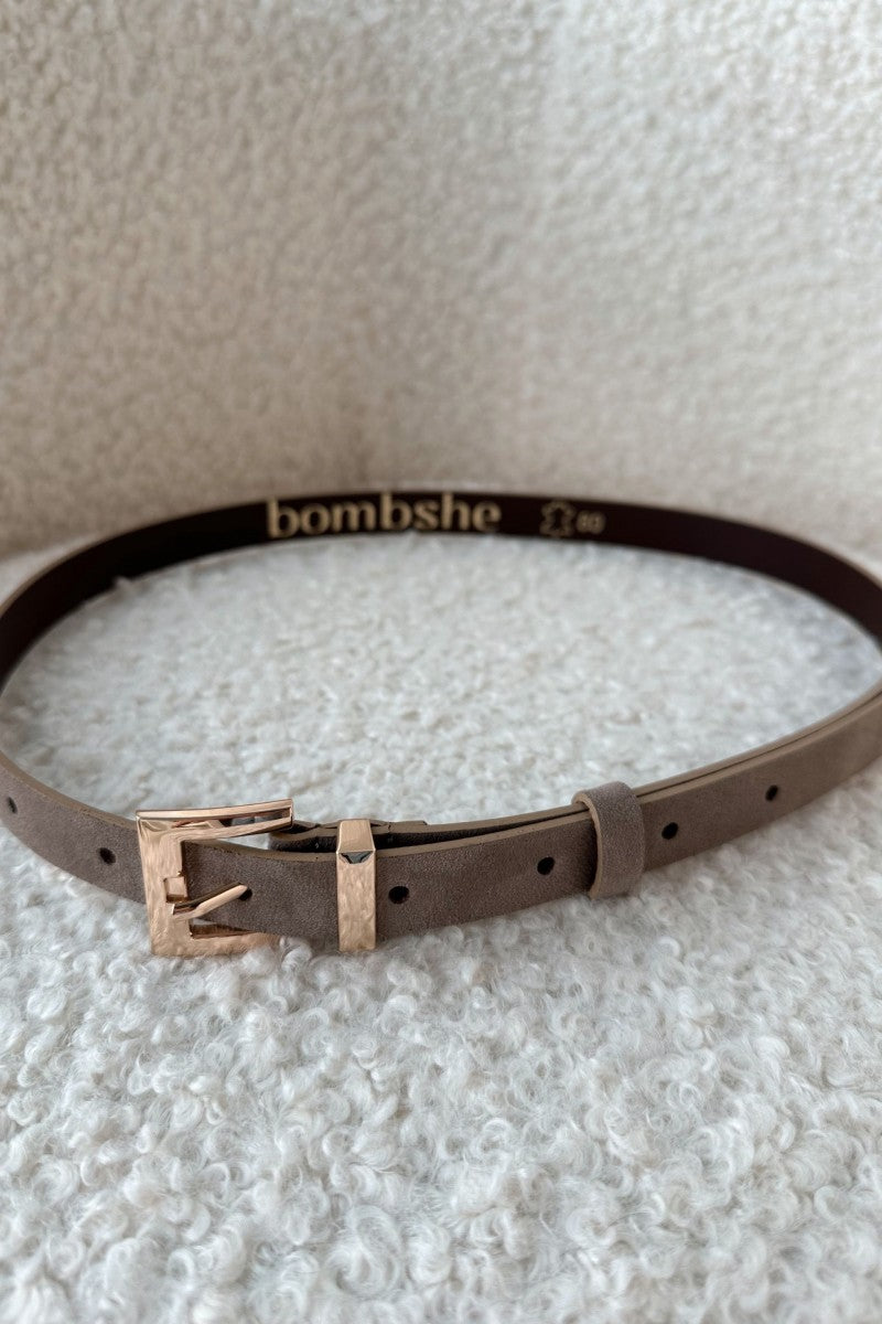 2 cm suede belt with square taupe gold buckle