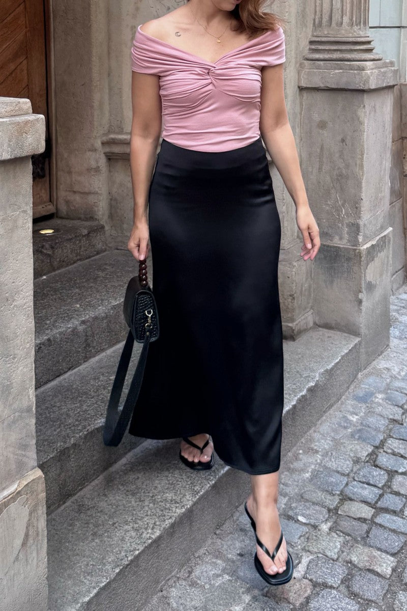 Spódnica satynowa midi czarna