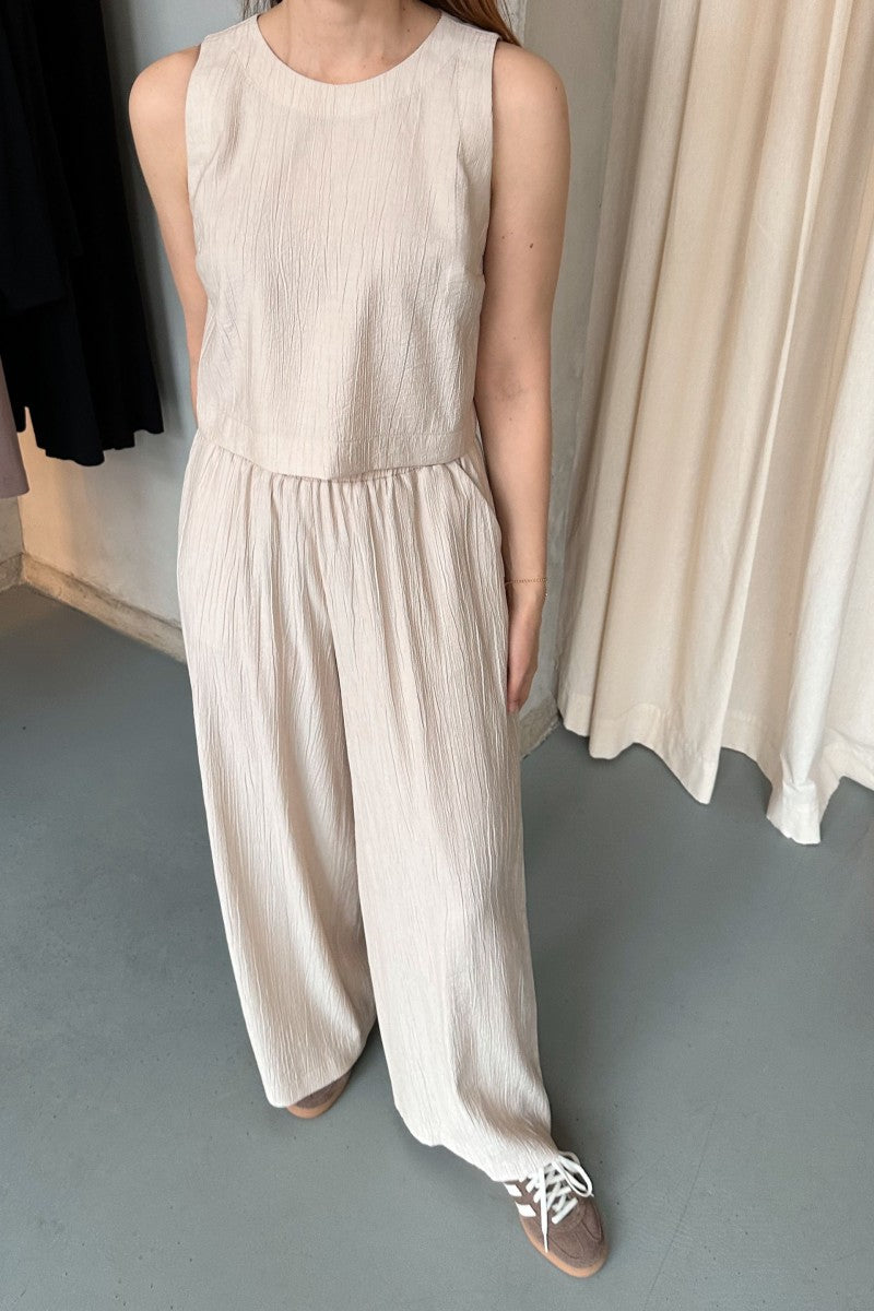 Spodnie na gumie z kreszowanej wiskozy beżowe