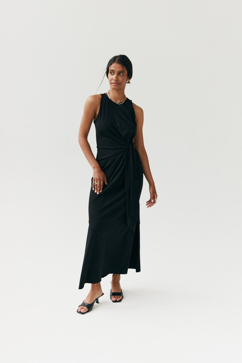 Sukienka maxi z supłem czarna