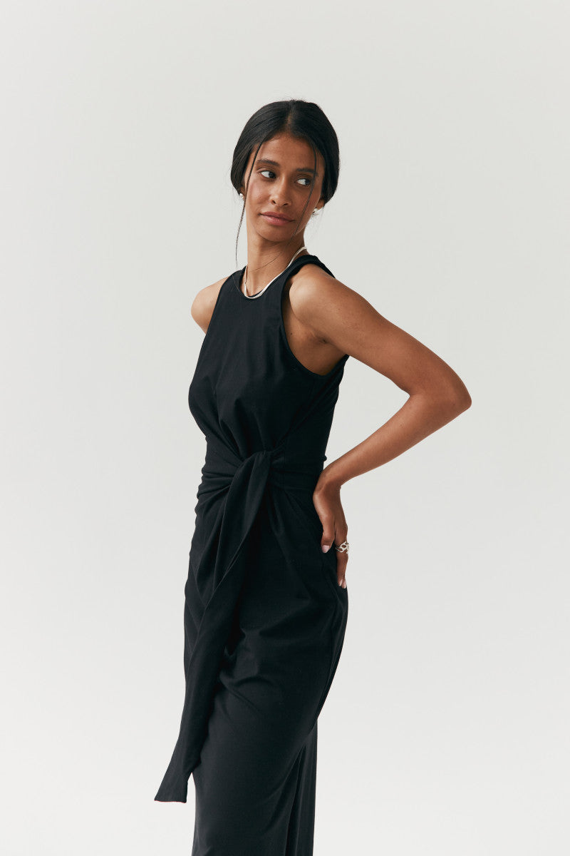 Sukienka maxi z supłem czarna