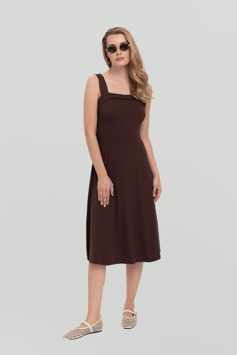 Sukienka midi z kwadratowym dekoltem czekoladowa