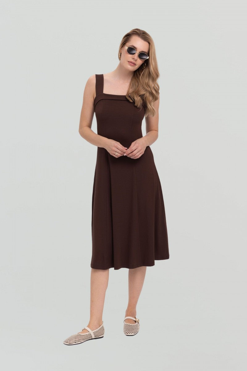 Sukienka midi z kwadratowym dekoltem czekoladowa