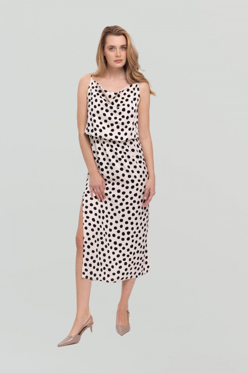 Sukienka w grochy z dekoltem typu woda śmietankowa