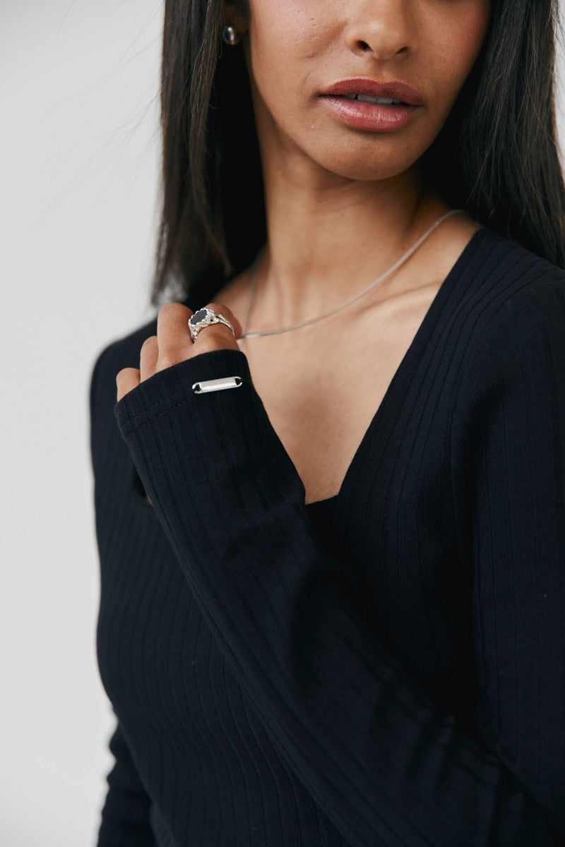 Sukienka z kwadratowym dekoltem czarna