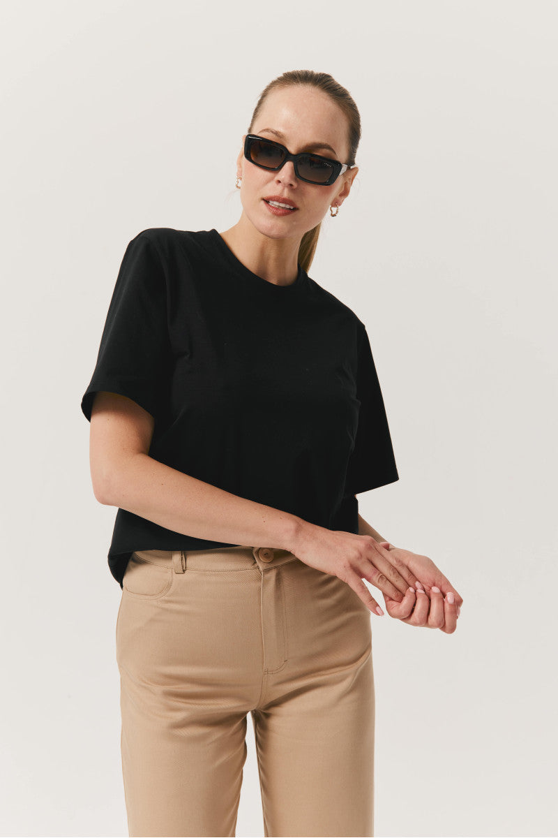 T-shirt basic o pudełkowym kroju czarny