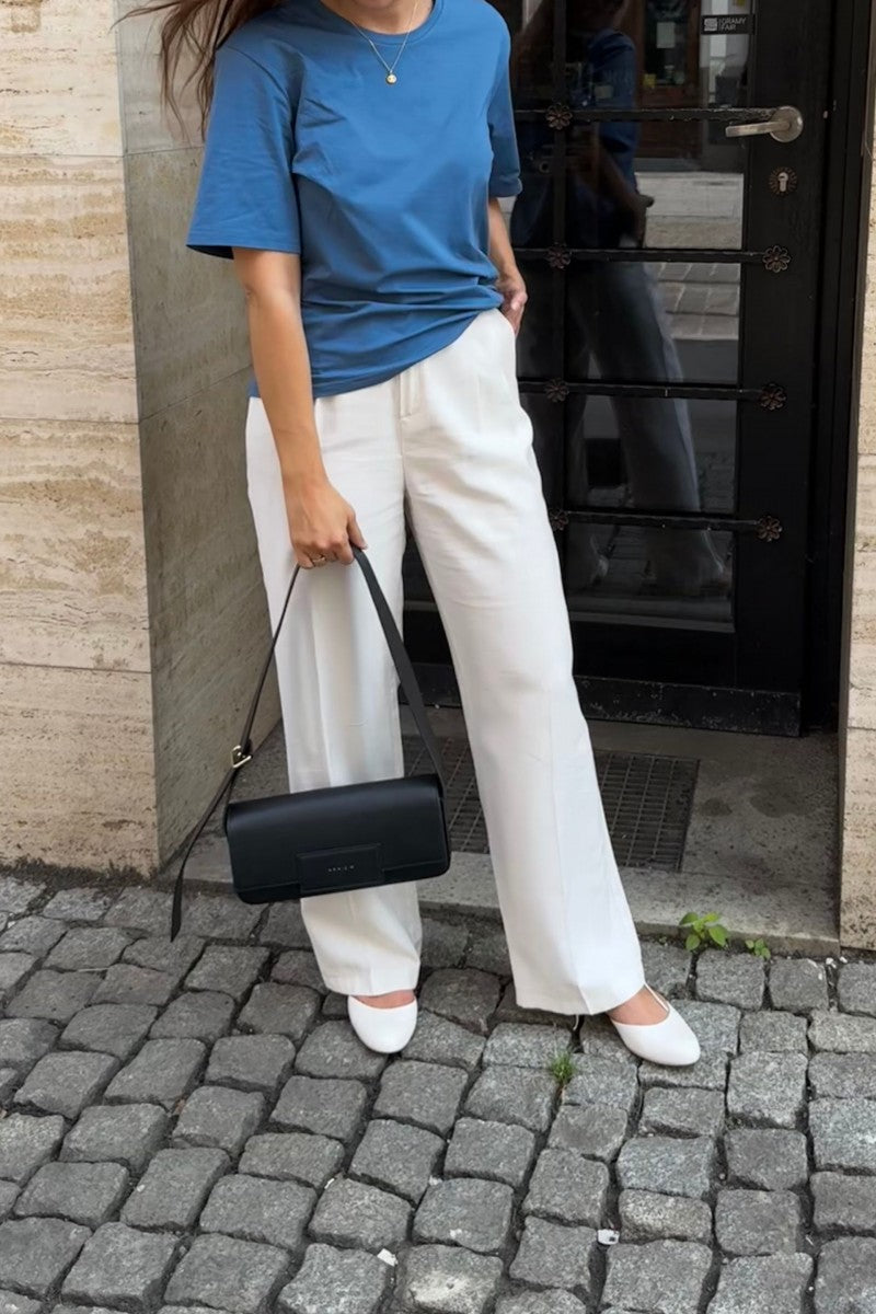 T-shirt basic o pudełkowym kroju w kolorze denim