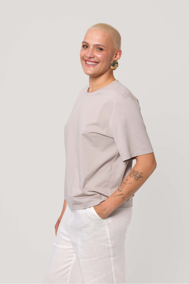 T-shirt basic o pudełkowym kroju taupe