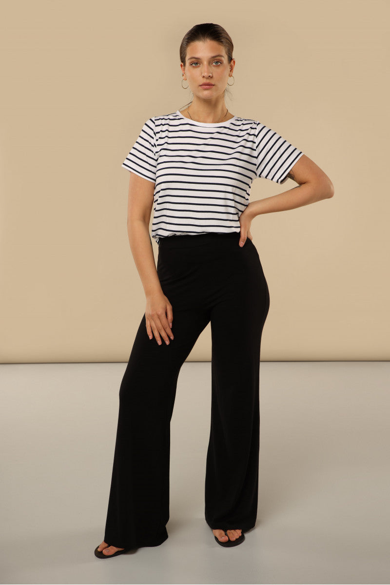 T-shirt basic w paski granatowe paski