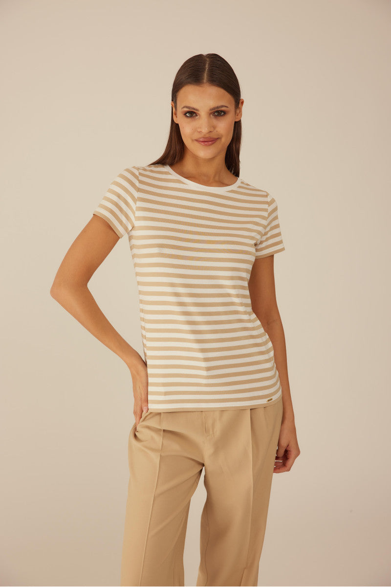 T-shirt basic w paski beżowe paski