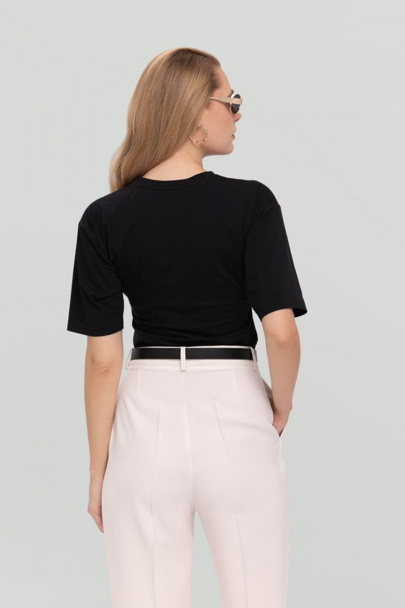 T-shirt with a fitted waist, black