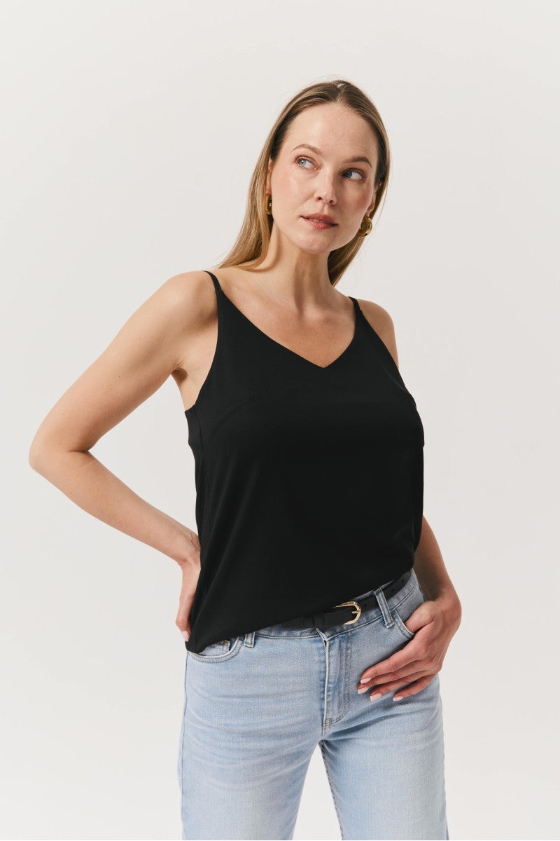 Top na ramiączkach z wiskozy czarny