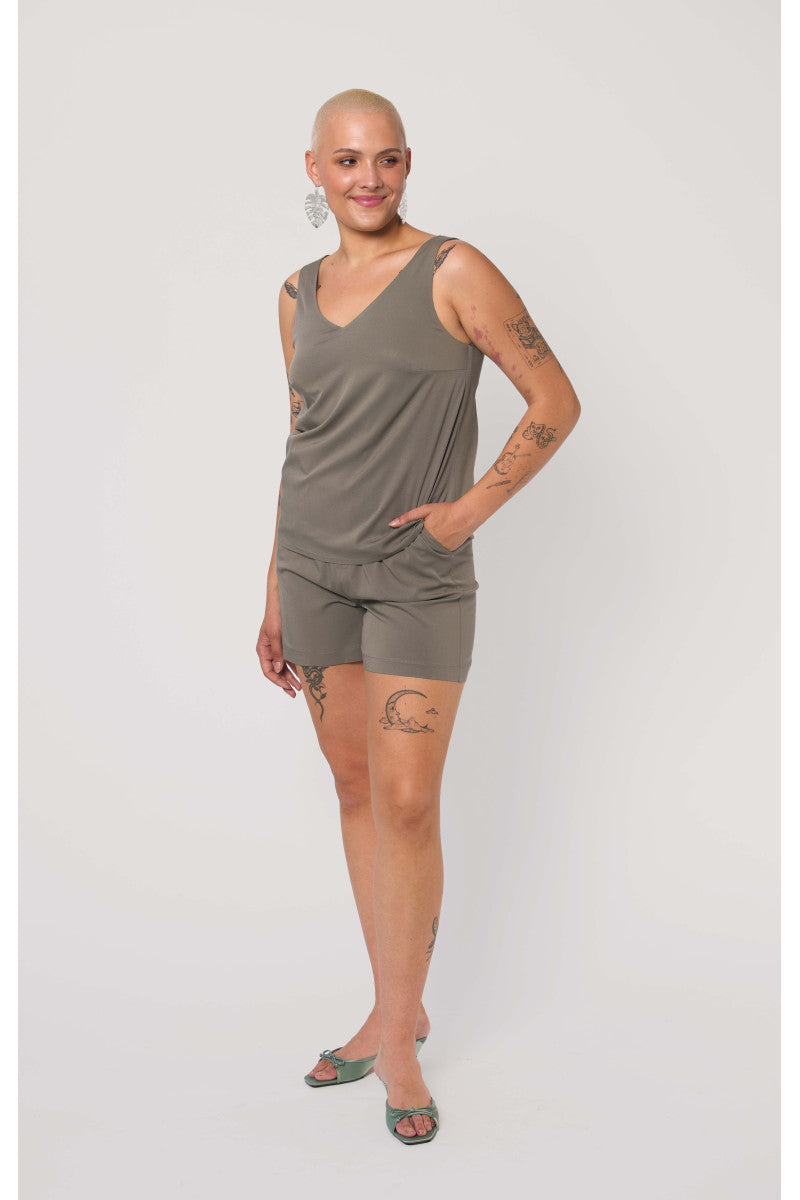 Top na szerokich ramiączkach z wiskozy khaki