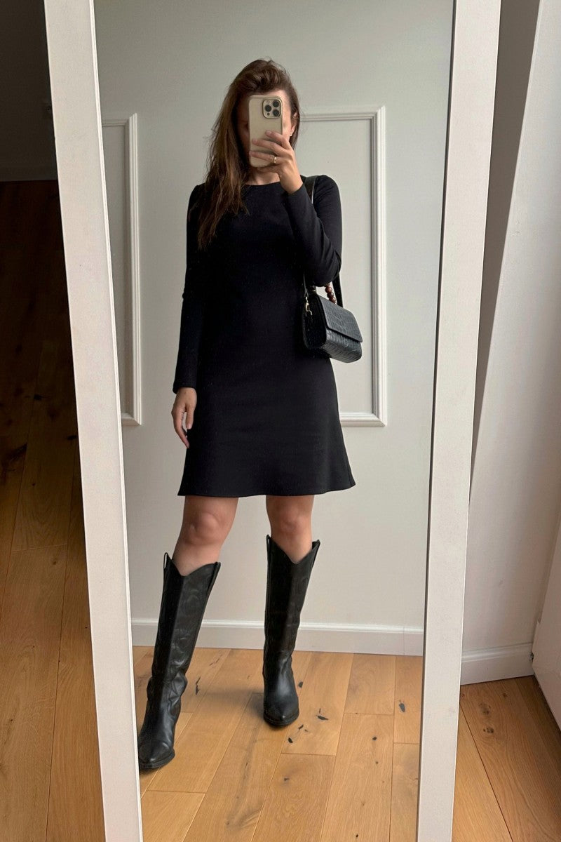 Trapezowa sukienka z długim rękawem