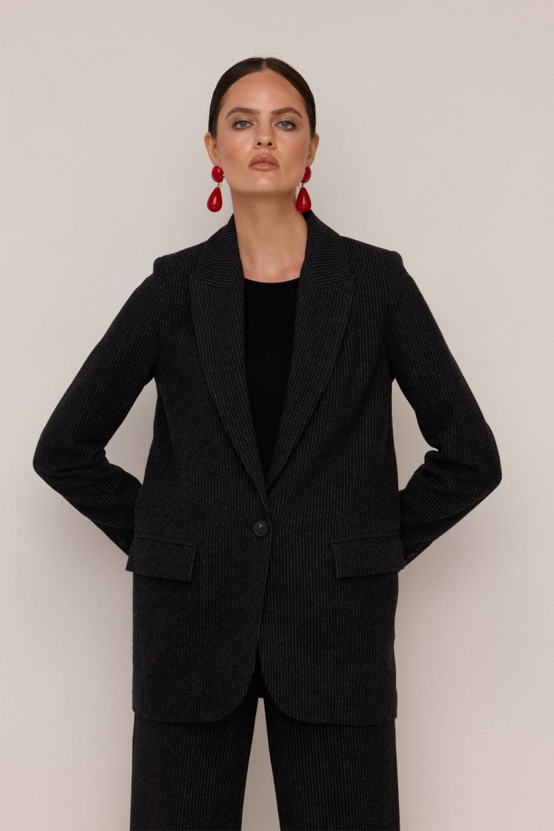 Wełniana marynarka w paski na jeden guzik czarna