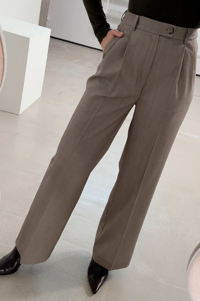 Wełniane spodnie z zakładkami oliwkowo beżowe