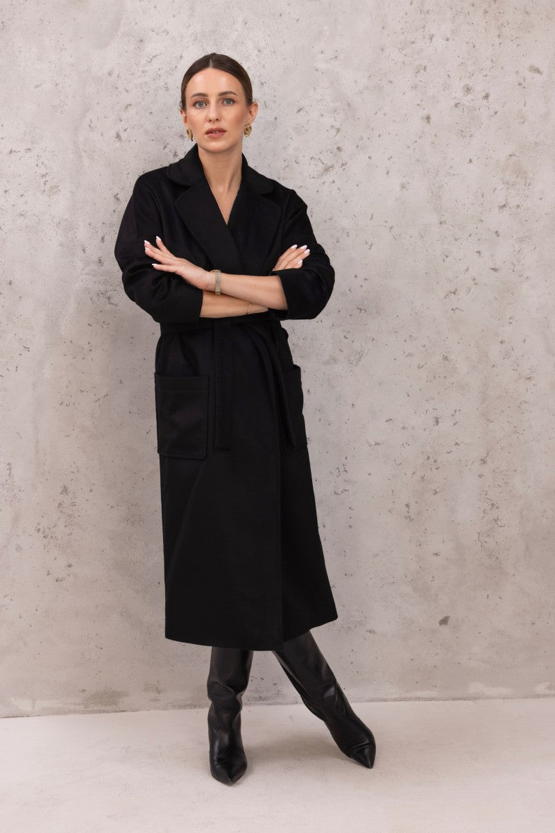 Wełniany płaszcz szlafrokowy z zaokrąglonym kołnierzem czarny