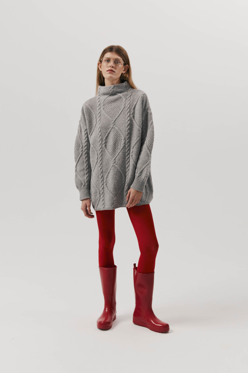 Wełniany sweter o warkoczowym splocie szary