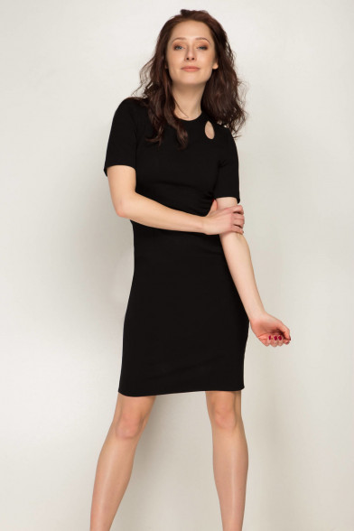 Czarna ołówkowa sukienka z wycięciem
