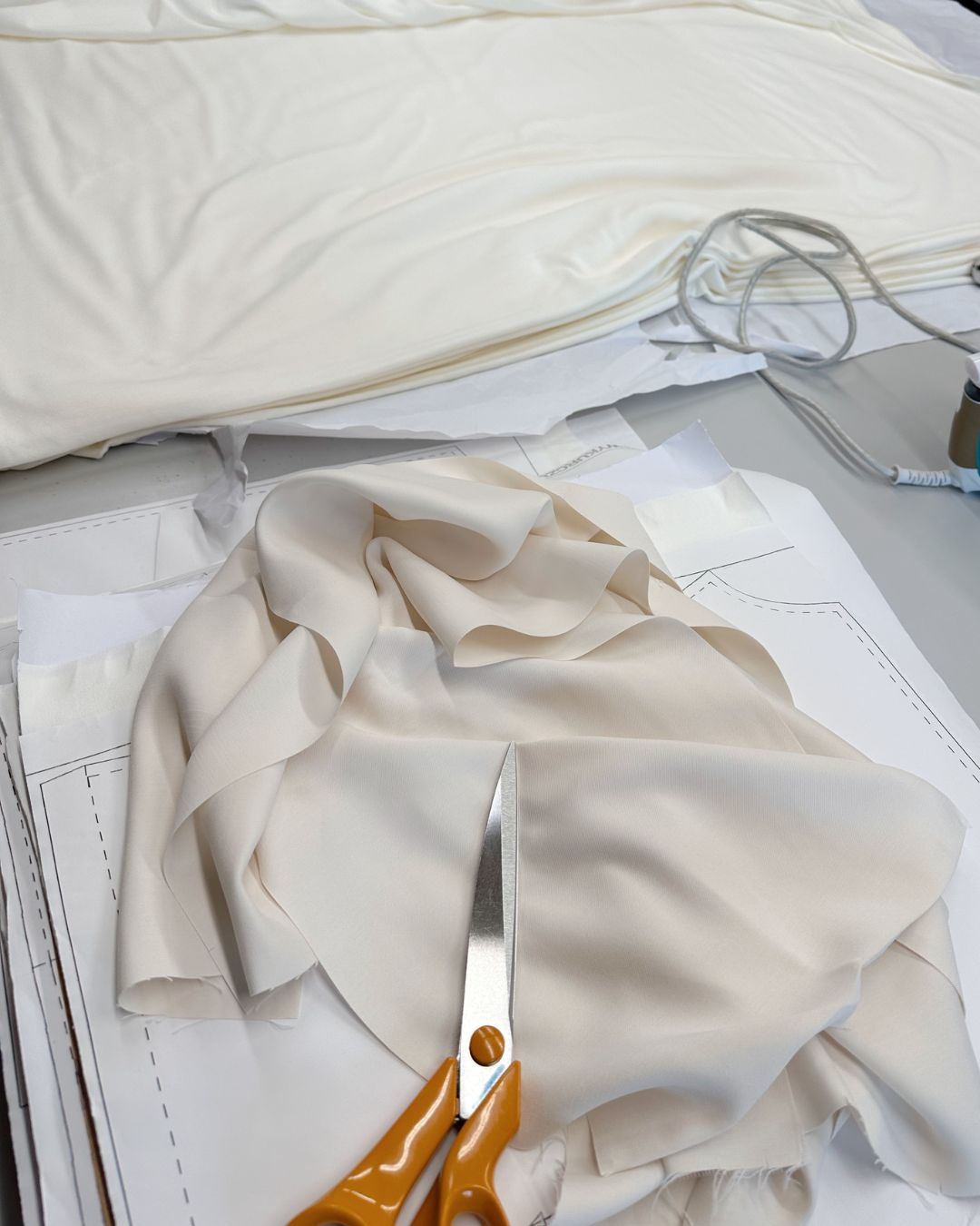 Jak rozpoznać dobrej jakości ubrania? Sprawdź 6 kluczowych elementów