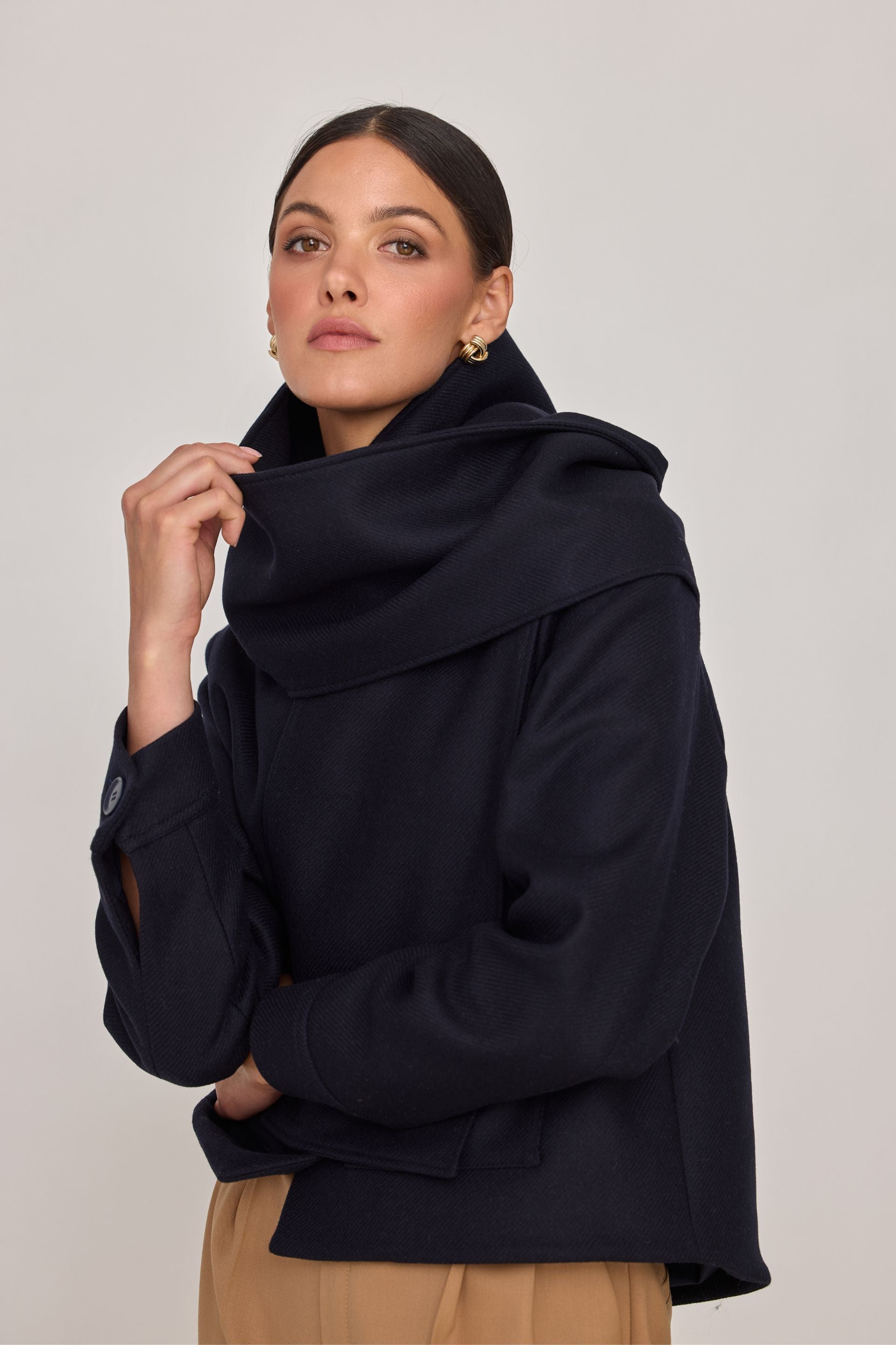 Wełniana kurtka z dodatkowym szalikiem granatowa