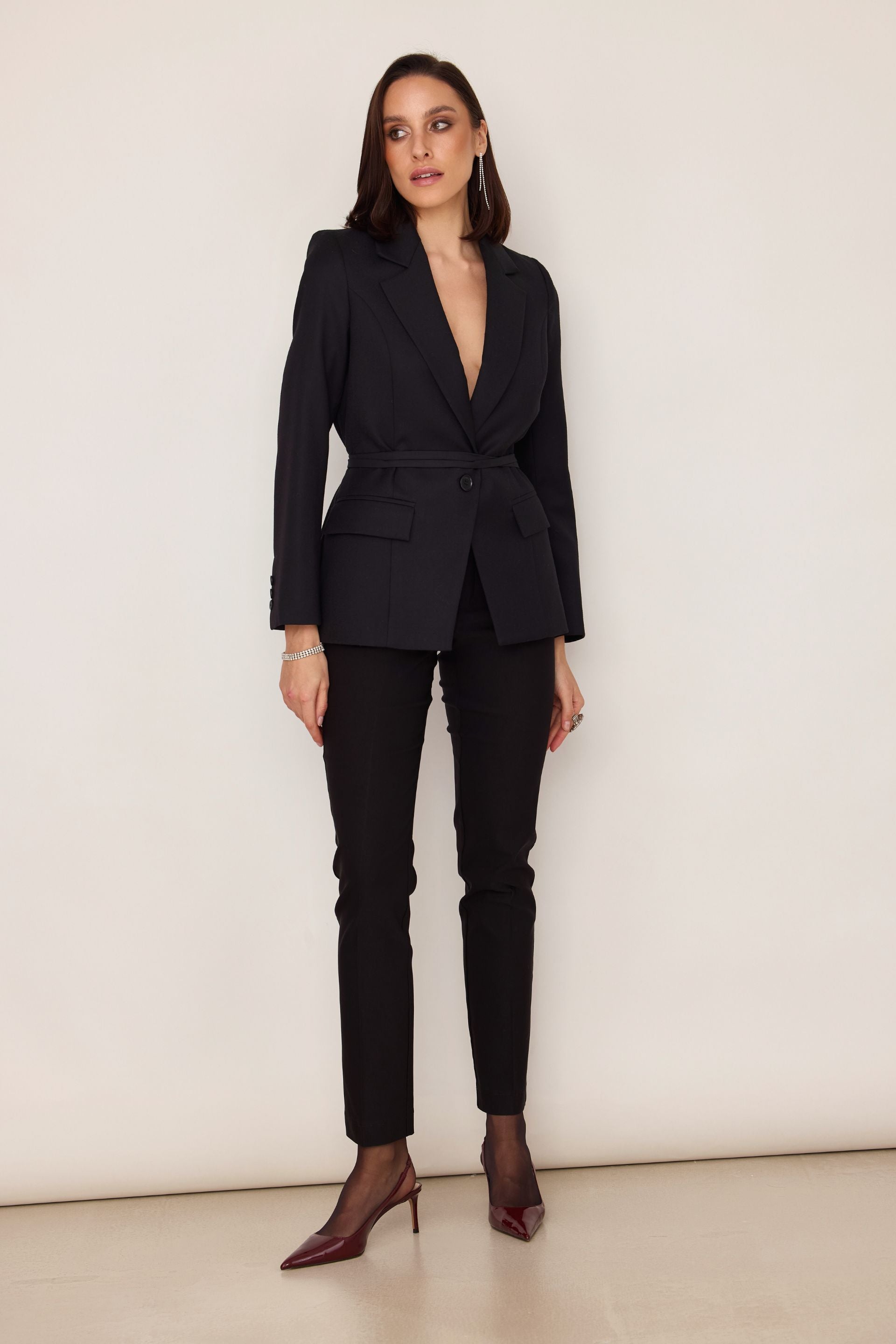 Wełniana marynarka z dodatkowym paskiem