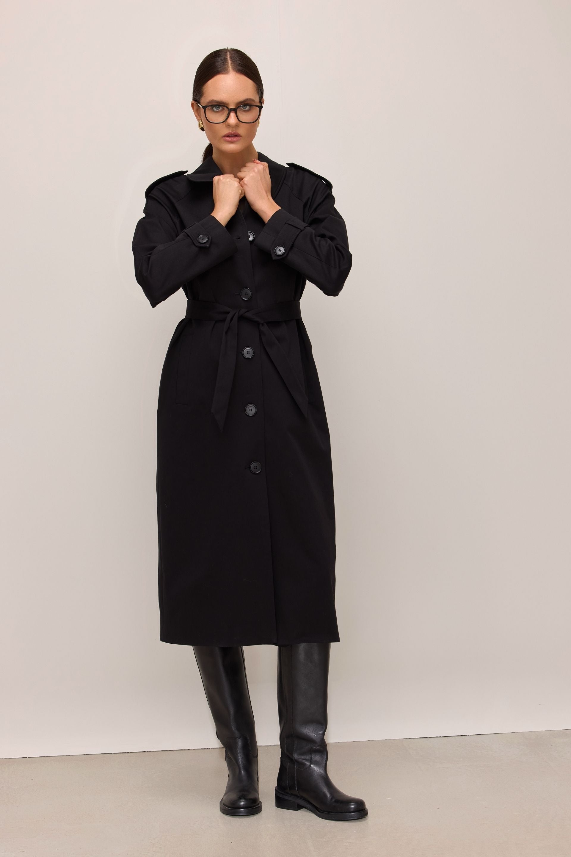 Jednorzędowy długi trencz czarny