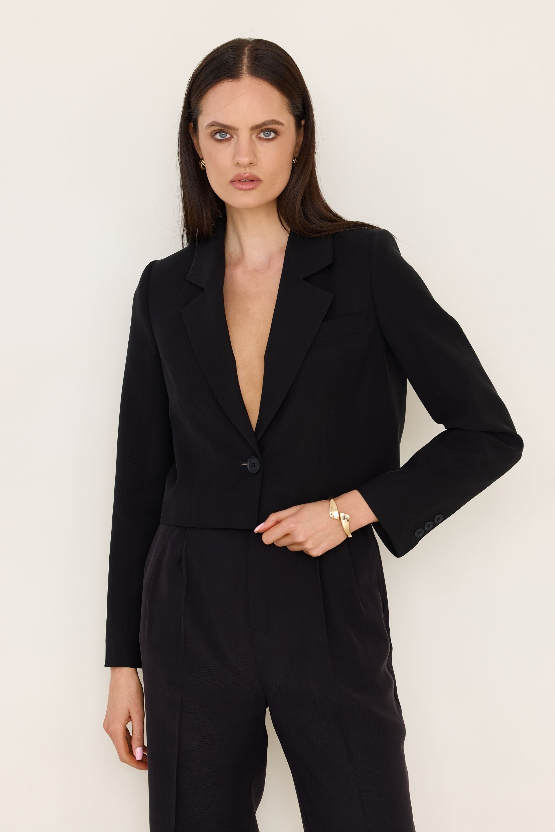 Krótka marynarka z wiskozy czarny