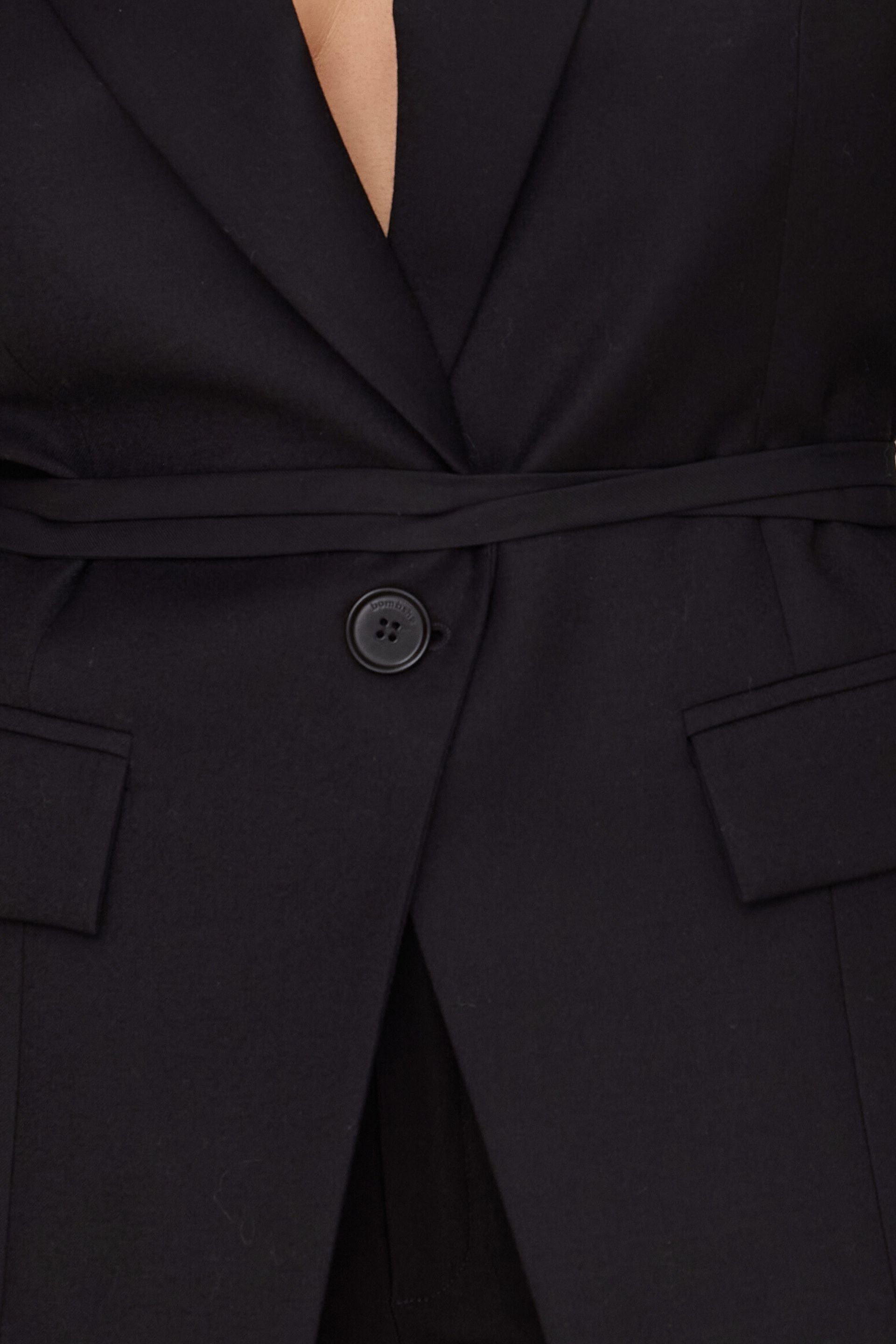 Wełniana marynarka z dodatkowym paskiem