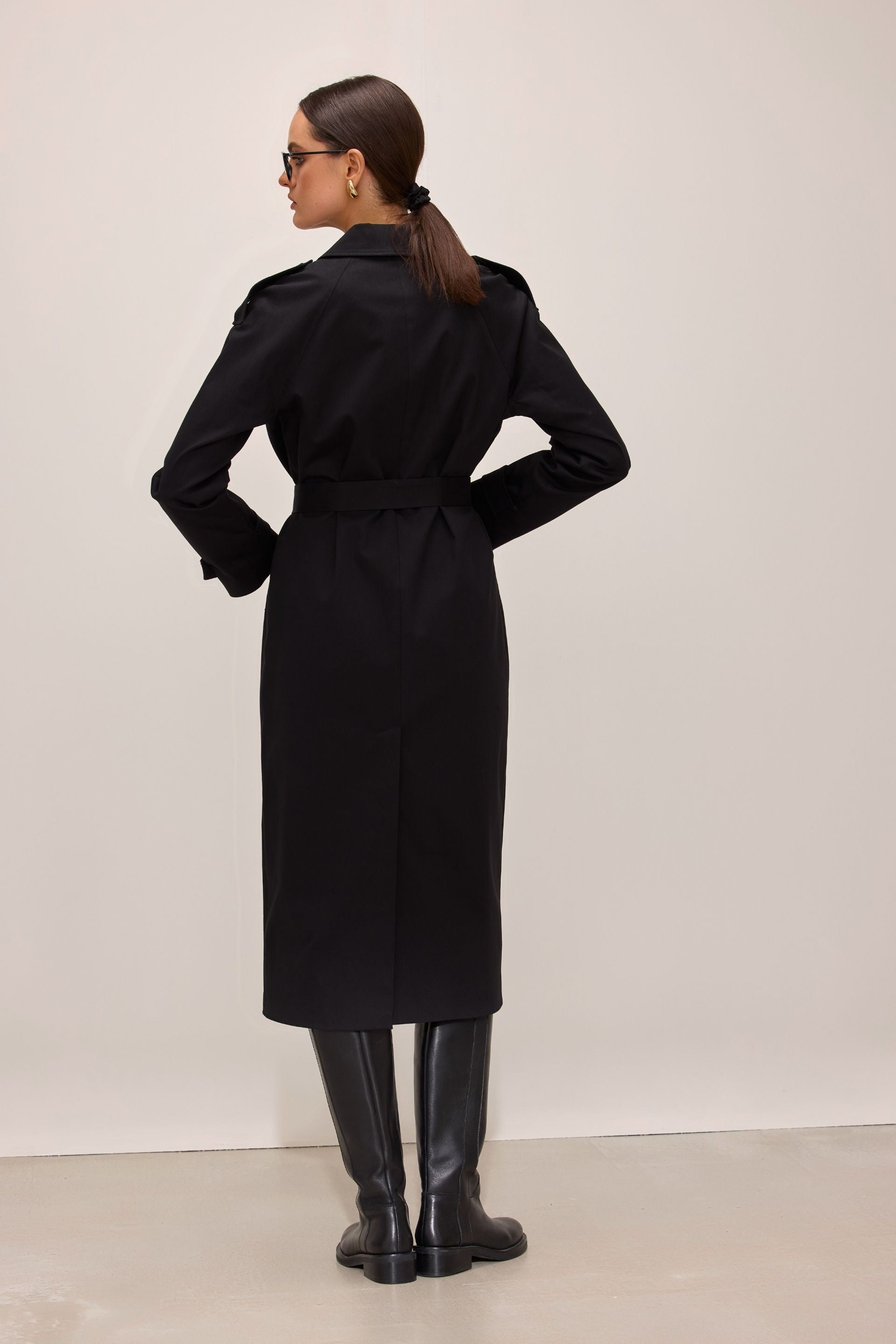 Jednorzędowy długi trencz czarny